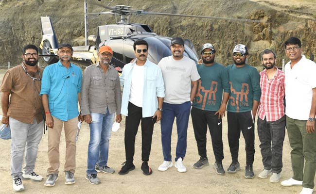 కేజీఎఫ్” మాస్టర్స్ తో చరణ్ సినిమాలో అదిరే సీక్వెన్స్ ప్లాన్ చేసిన శంకర్!