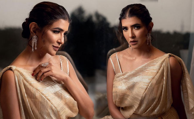 Lakshmi Manchu Looks Awesome in Shiny Saree