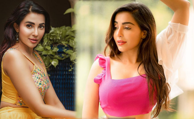 Actress Parvati Nair HD Stills