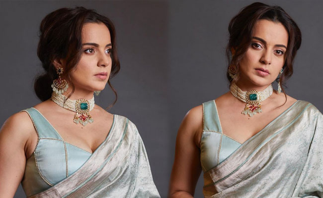 Pooja Hegde Saree Pics