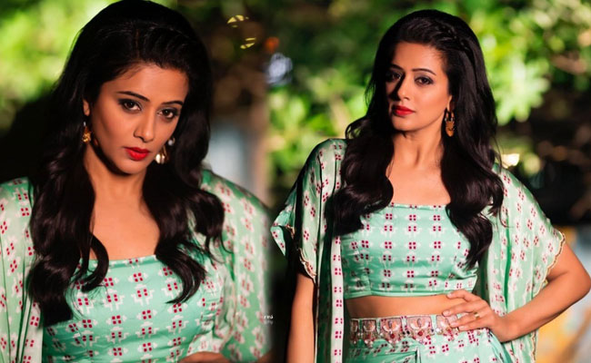 Priya Mani Latest Photoshoot