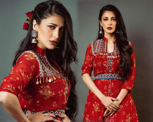 Shruti Haasan Looks Awesome in Red Dress