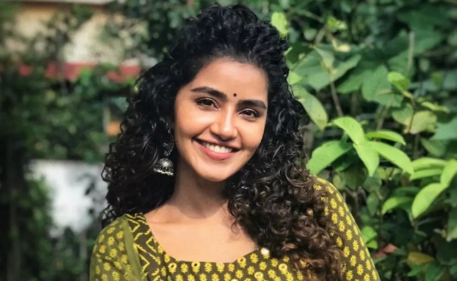 ఇప్పటికీ ఆ సంఘటన గుర్తొస్తే ఎంతో నెర్వస్ గా ఉంటుంది.. నటి అనుపమ పరమేశ్వరన్!