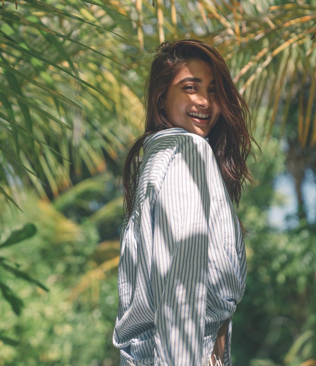 Pooja Hegde Bikini show