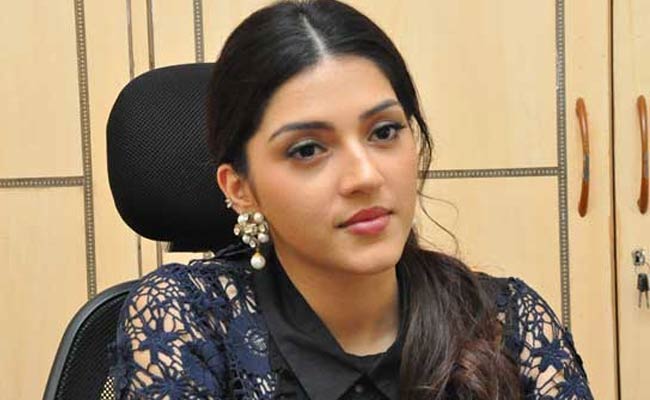 ఇన్సైడ్ టాక్ : నాగ్ సినిమాకి దిమ్మతిరిగే షాక్ ఇచ్చిన మెహ్రీన్?