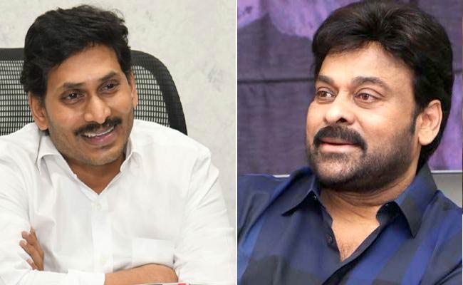 వైరల్..ఆ వేదికపై ఏపీ సీఎం పై మెగాస్టార్ ఫైర్..!