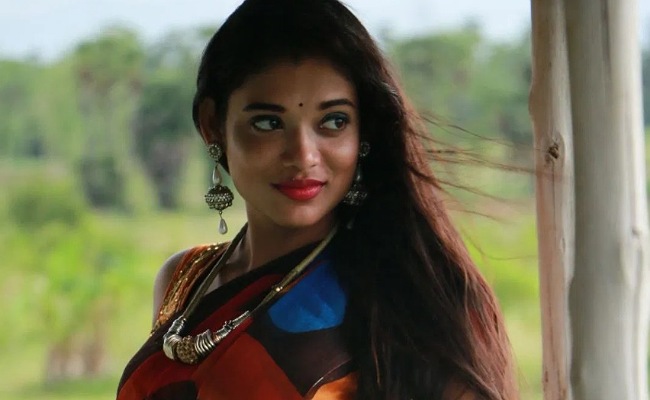 పుష్ప సామీ సామీ పాట కోసం రెండు బంగారు గాజులను అమ్ముకున్న హీరోయిన్.. ఎవరంటే?
