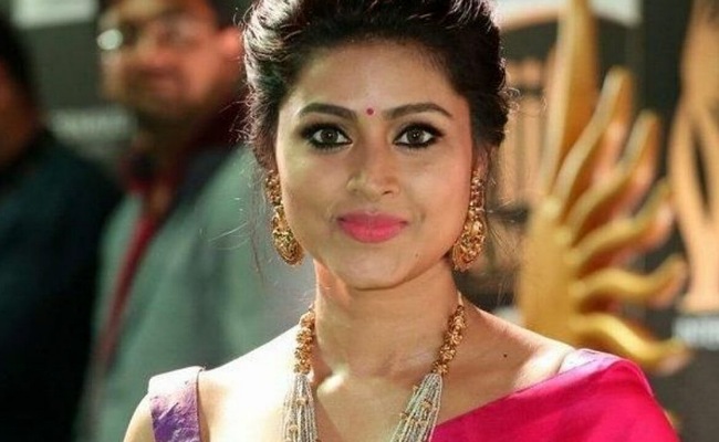 వాళ్లు మోసం చేశారంటూ పోలీసులకు ఫిర్యాదు చేసిన నటి స్నేహ… ఎవరంటే?