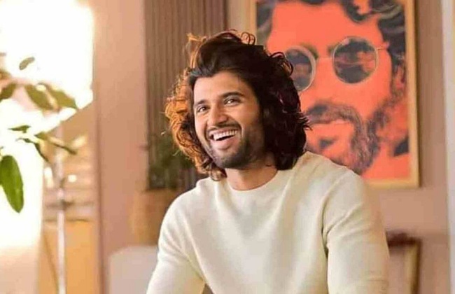 సినిమా ప్లాప్ అని విజయ్ దేవరకొండ ఫోన్ కూడా తియ్యలేదు.. నిర్మాత కామెంట్స్ వైరల్?