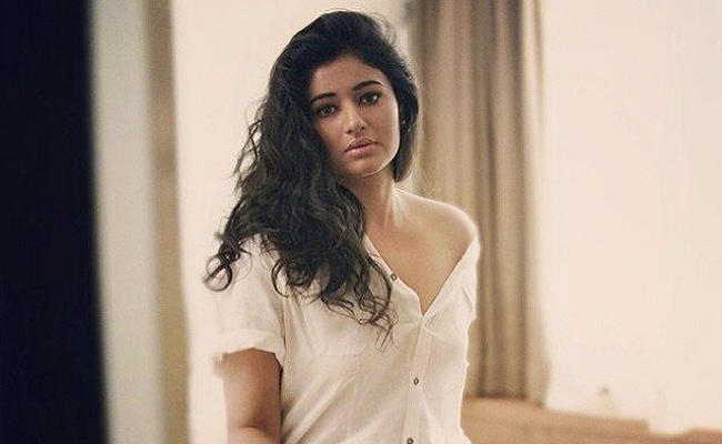 Poonam Bajwa: సోషల్ మీడియా వేదికగా నటి పూనమ్ ను నాటు ప్రశ్న అడిగిన నెటిజన్.. నటి రియాక్షన్ ఇదే?
