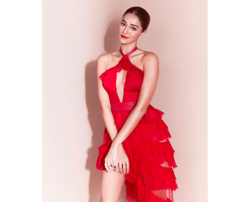 Ananya Panday-అనన్య పాండే సెక్సీ లుక్స్ ఇన్ రెడ్ డ్రెస్