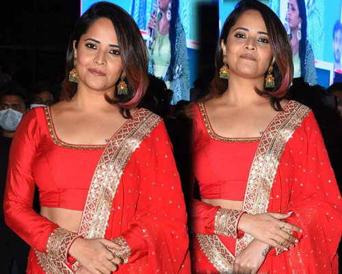 Anasuya-అనసూయ  ఎట్  పుష్ప మూవీ ప్రీ రిలీజ్ ఈవెంట్