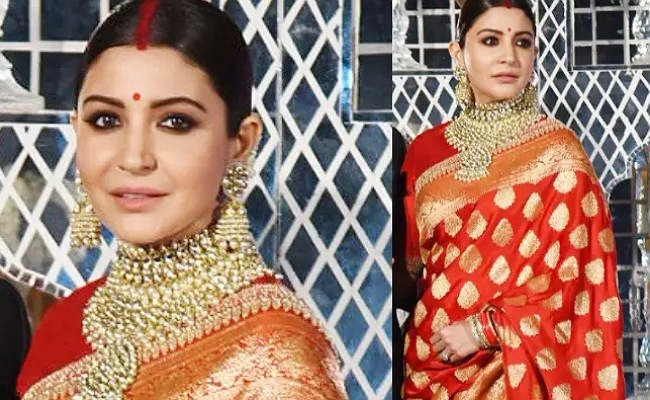 Anushka Sharma: రిసెప్షన్ కోసం బంగారు చీరను ధరించిన అనుష్క శర్మ.. ఎంతంటే?