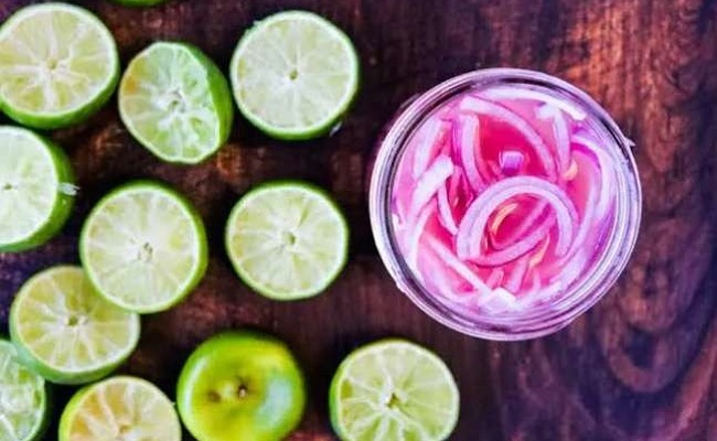 ఉల్లిపాయాలపై నిమ్మరసం వేసి తింటున్నారా..ఇది తెలుసుకోవాల్సిందే!