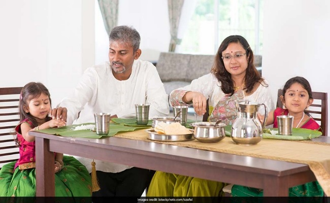వాస్తు శాస్త్రం ప్రకారం భోజనం చేసే సమయంలో ఈ నియమాలు తప్పనిసరిగా పాటించాలి..?