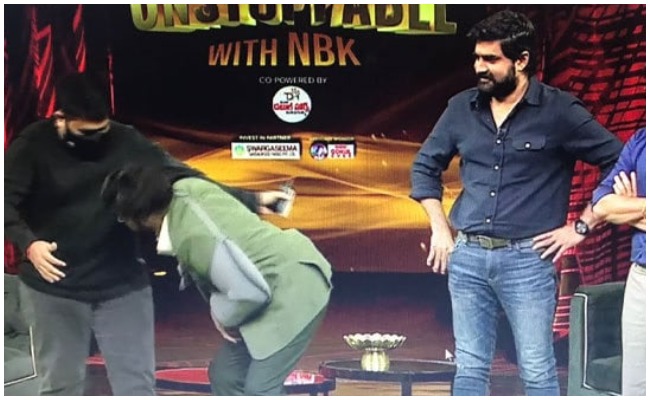 Balakrishana: ఛీఛీ బాలయ్య.. ఎంత ముద్దొస్తే మాత్రం థమన్ పొట్టపై నువ్వెలా ముద్దుపెట్టావ్?