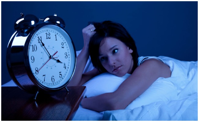 నిద్రలేమి సమస్యతో బాధపడుతున్నారా… ఈ చిట్కాలు మీ కోసమే!