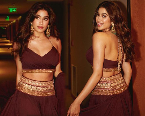 Janhvi Kapoor-ఆక్టర్స్ జాన్హవి కపూర్ అమేజింగ్ లుక్స్