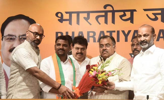 KCR Haters :కేసీయార్ బాధితులంతా బీజేపీ గూటికే.. సీక్రెట్ ఏంటో.!