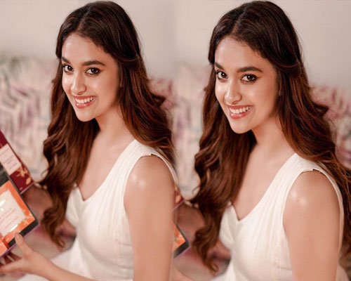 Keerthy Suresh-కీర్తీ సరేష్ బ్యూటిఫుల్ స్టిల్స్