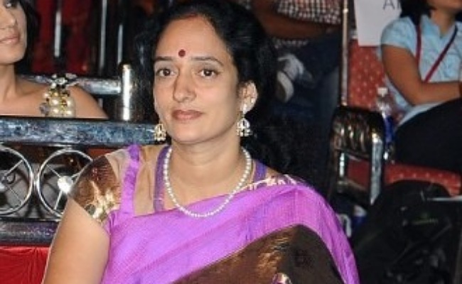 Shyamala Devi: ఆ కంటెస్టెంట్ కు మద్దతు తెలిపిన కృష్ణంరాజు భార్య శ్యామల దేవి..!