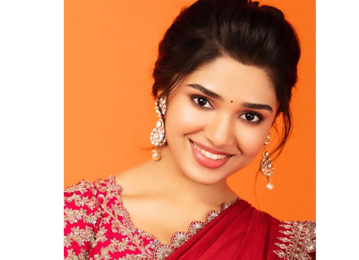 Krithi Shetty-కృతి శెట్టి గార్గియాస్ పిక్స్