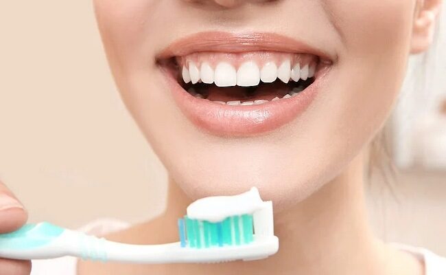Tooth Paste: బ్రష్ చేసేటప్పుడు ఈ తప్పులు చేస్తే మీ దంతలకే ప్రమాదం!