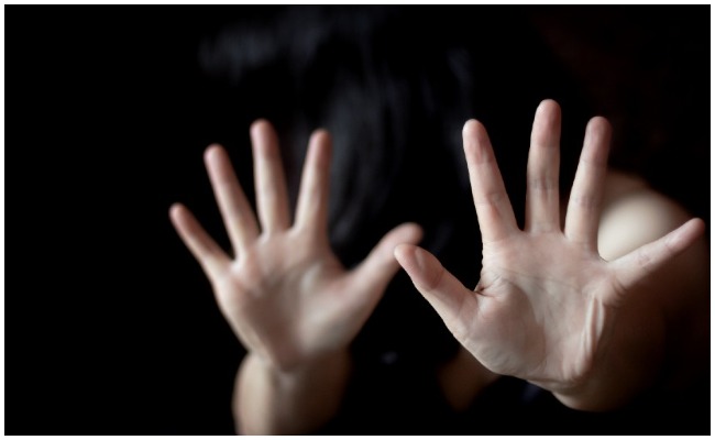 Women-Uncle: 18 ఏళ్ల బాలిక అంకుల్ అని పిలిచింది.. చివరకు ఆ పిలుపు ఎంత దూరం తీసుకొచ్చిందంటే..!