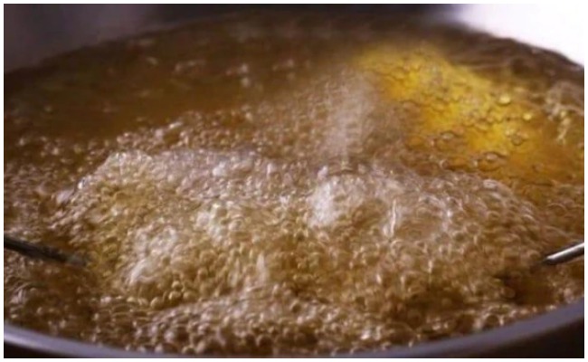 Wife- Husband: మహా ఇల్లాలు.. భర్త ముఖంపై మరిగే నూనె పోసిన భార్య.. పరిస్థితి దారుణం!