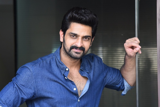 బ్రేకింగ్ : సైలెంట్ గా పెళ్లి అనౌన్స్ చేసిన టాలీవుడ్ యువ హీరో.!