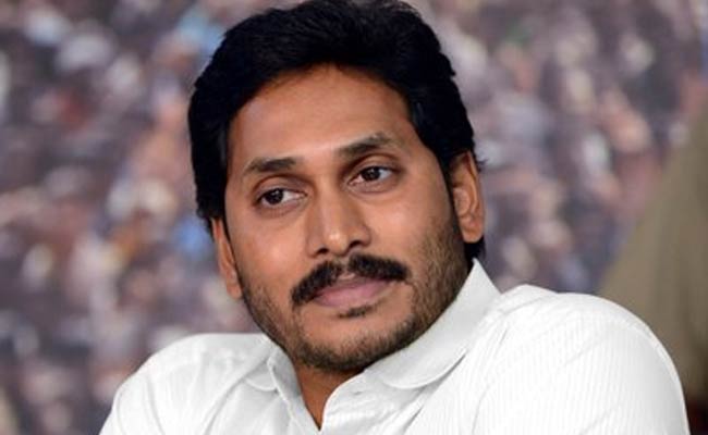 Jagan : జగన్ సర్కారుపై అటు క్షీరాభిషేకాలు.. ఇటు తిట్ల పురాణాలు.!