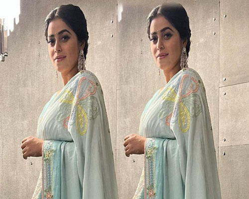 Poorna-పూర్ణ గోర్జెఔస్ పిక్స్ ఇన్ సారీ