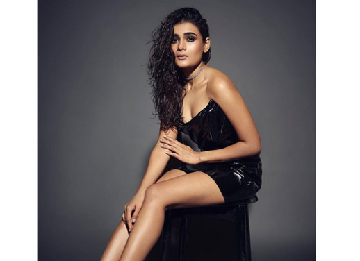 Shalini Pandey-షాలిని పాండే గ్లామరస్ స్టిల్స్