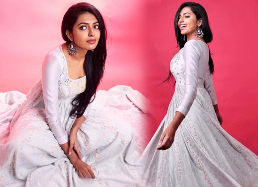 Shivani Rajashekar Glamorous Pics