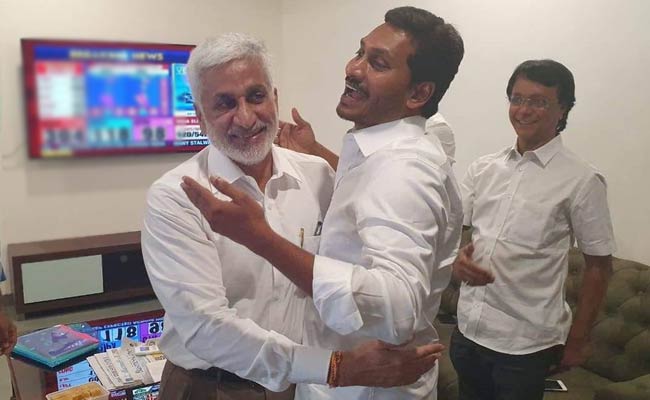 Vijayasai Reddy : విజయసాయిరెడ్డి అప్రూవర్‌గా మారిపోనున్నారా.?