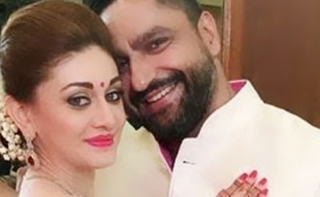 Parag – Shefali: వామ్మో.. ఎయిర్ పోర్టులో భర్తతో ఆ పని చేసిన బిగ్ బాస్ బ్యూటీ.. ఆగ్రహం వ్యక్తం చేస్తున్న నెటిజెన్స్!