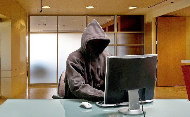 హనీట్రాప్ కి గురవుతున్న యువకులు.. డబ్బులు డిమాండ్ చేస్తున్న సైబర్ ముఠాలు..?