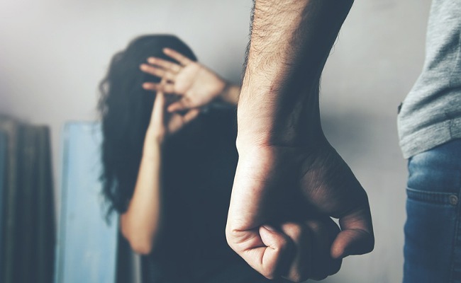 Crime News: రెండేళ్ల కుమారుడు ముందు తల్లి పై సామూహిక అత్యాచారం!