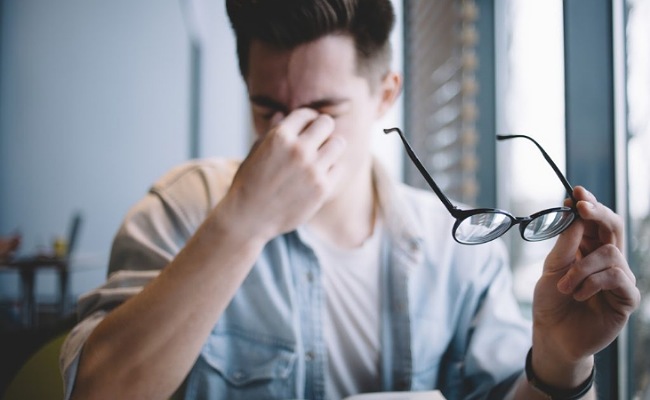 మీ కళ్లు మసకబారుతున్నాయా.. మీ కంటి సమస్యలకు సులువుగా చెక్ పెట్టే చిట్కాలివే!