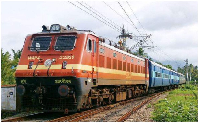 ట్రైన్ లో సీటు కోసం ఏకంగా అంతటి దారుణానికి ఒడిగట్టిన వ్యక్తులు?