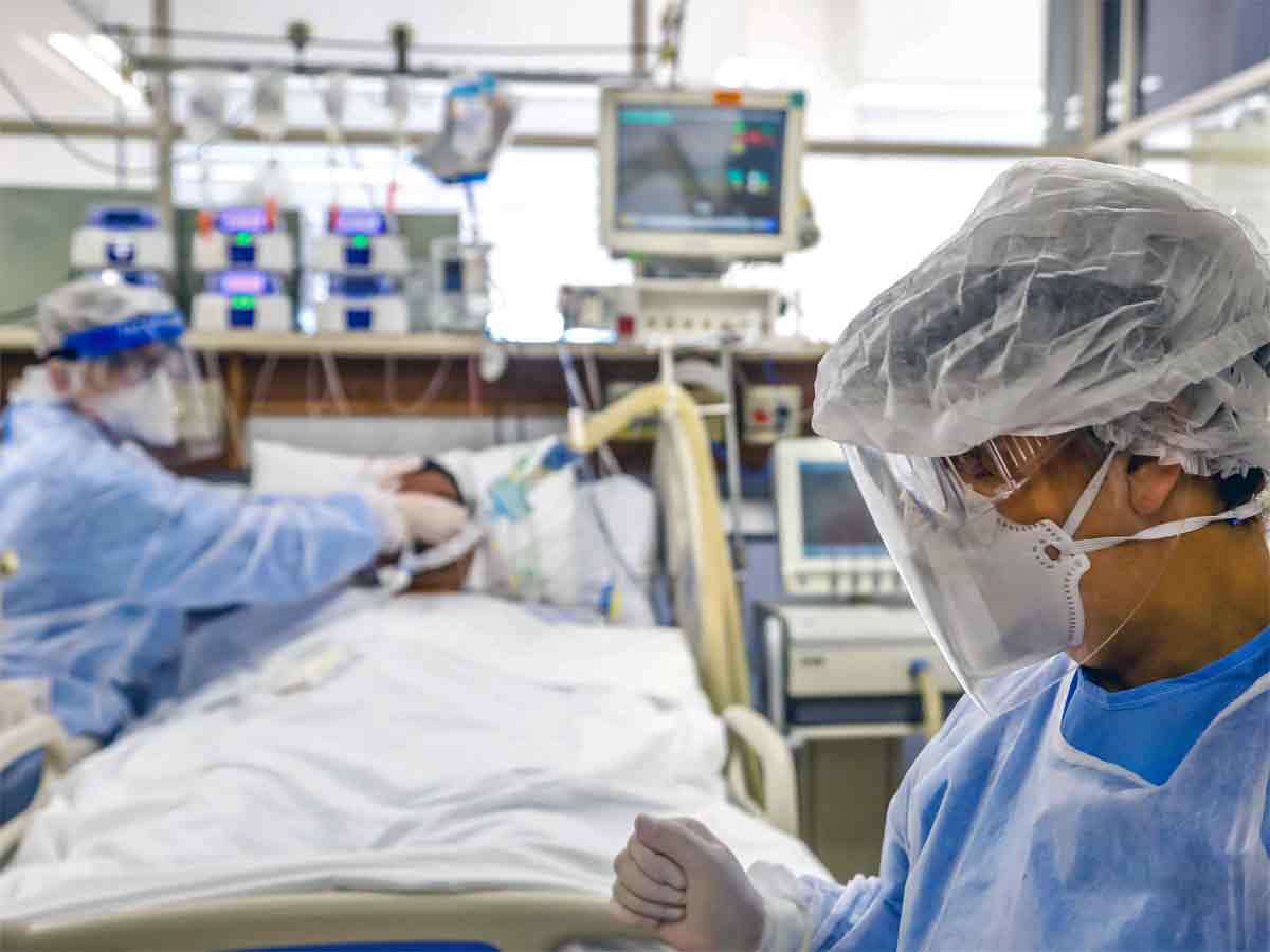 Omicron: ఒమిక్రాన్ వ్యాధిగ్రస్తులకు గుడ్ న్యూస్ చెప్పిన వైద్యులు