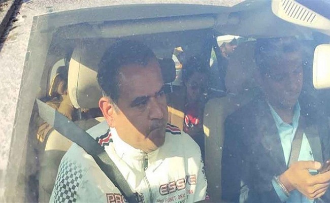 కంగనా కారు పై దాడి చేసిన రైతులు.. క్షమాపణ చెప్పాలని డిమాండ్!