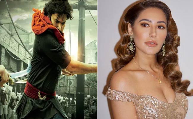 Pawan : పవన్ భారీ సినిమాలో ఈ హాట్ బ్యూటీని రీప్లేస్ చేసిన ఇంకో బ్యూటీ.!