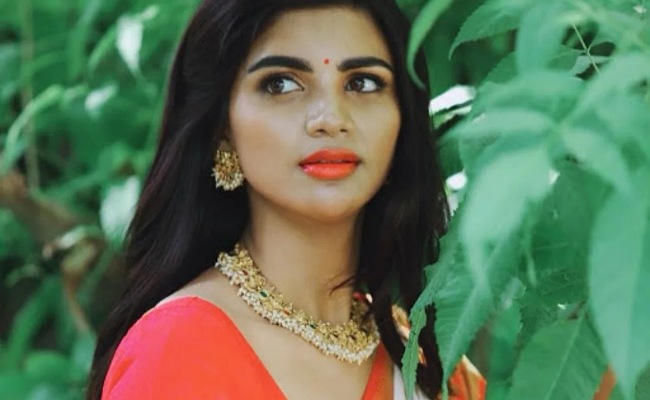 Varsha: జబర్దస్త్ వేదికపై ఎర్రకోతి అంటూ వర్షకు జరిగిన అవమానం..!