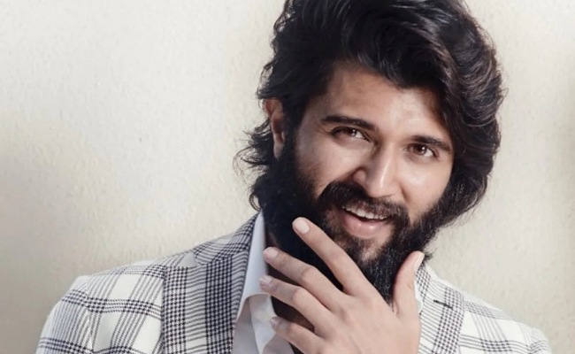Vijay Devarakonda: సినిమా ఇండస్ట్రీలోని పెద్ద మనుషులు చిన్న హీరోలను తొక్కేస్తారు.. ఆహీరో విషయంలో కాలేదు.. సాయి వెంకట్!