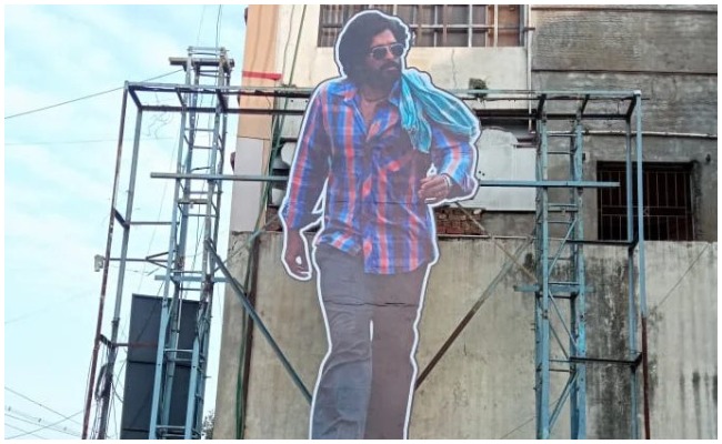 Allu Arjun – Puspha: పుష్ప కటౌట్స్ ని చింపేసిన అభిమానులు.. ఎందుకో తెలుసా?