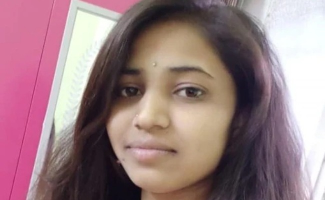 Sad Incident: ఆవేశంలో బంగారు జీవితాన్ని నాశనం చేసుకున్న యువతి.. ప్రేమే కారణమా?