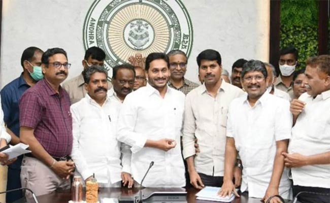 AP Govt Employees : పట్టుజారుతున్న ఏపీ ఉద్యోగుల ఉద్యమం.!