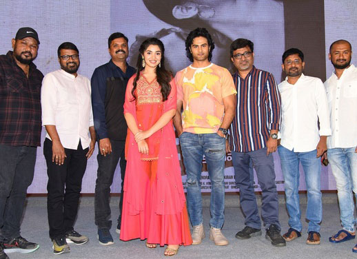 Aa Ammayi Gurinchi Meeku Cheppali -అమ్మాయి గురించి మీకు చెప్పాలి మూవీ ఫస్ట్ లుక్ లాంచ్