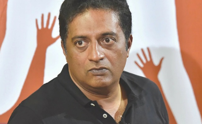 Prakash Raj: పెద్దలందరూ కలిసి కూర్చొని నిర్ణయం తీసుకోవాలి.. అప్పుడే సమస్య పరిష్కారం: ప్రకాష్ రాజ్
